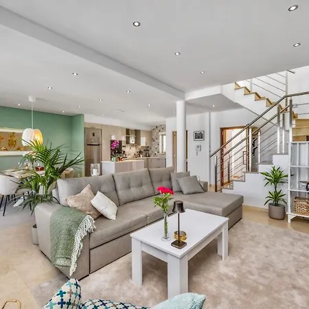 Luxury In Serene Location With Pool & Private Garden * Quarteira