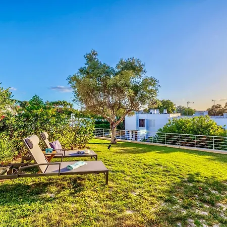 Luxury In Serene Location With Pool & Private Garden Hébergement de vacances Quarteira