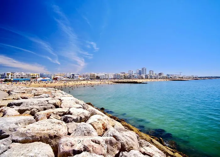 Luxury In Serene Location With Pool & Private Garden بيت للعطل كوارتيرا