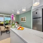 Luxury In Serene Location With Pool & Private Garden *