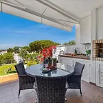 בית נופש Luxury In Serene Location With Pool & Private Garden