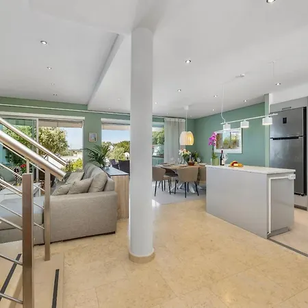 Luxury In Serene Location With Pool & Private Garden 度假居 *