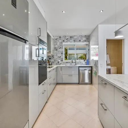 Luxury In Serene Location With Pool & Private Garden Дом отдыха *