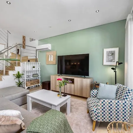 Luxury In Serene Location With Pool & Private Garden Дом отдыха