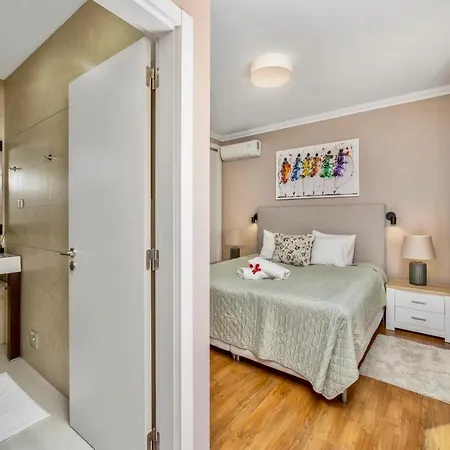 Luxury In Serene Location With Pool & Private Garden