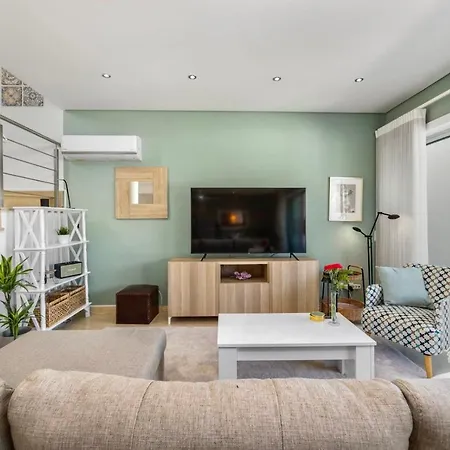 Luxury In Serene Location With Pool & Private Garden Дом отдыха