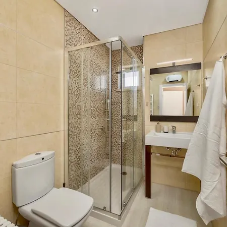 Luxury In Serene Location With Pool & Private Garden Prázdninový dům