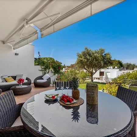 Luxury In Serene Location With Pool & Private Garden *