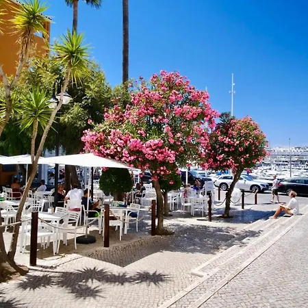 Дом отдыха Luxury In Serene Location With Pool & Private Garden Картейра