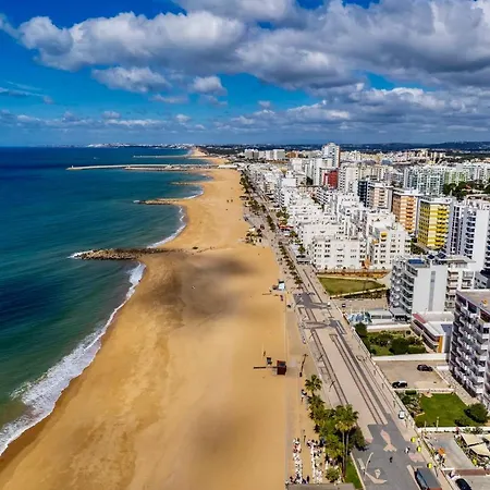 Luxury In Serene Location With Pool & Private Garden *