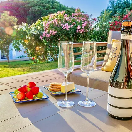 Luxury In Serene Location With Pool & Private Garden קווארטיירה