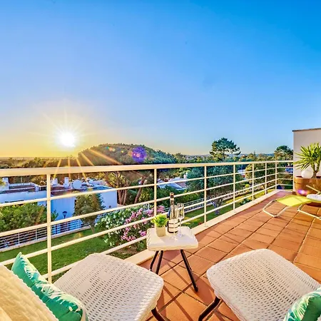 Дом отдыха Luxury In Serene Location With Pool & Private Garden *