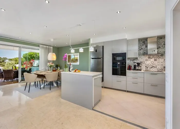בית נופש Luxury In Serene Location With Pool & Private Garden קווארטיירה