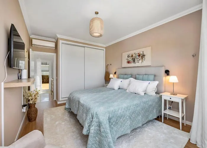 Luxury In Serene Location With Pool & Private Garden