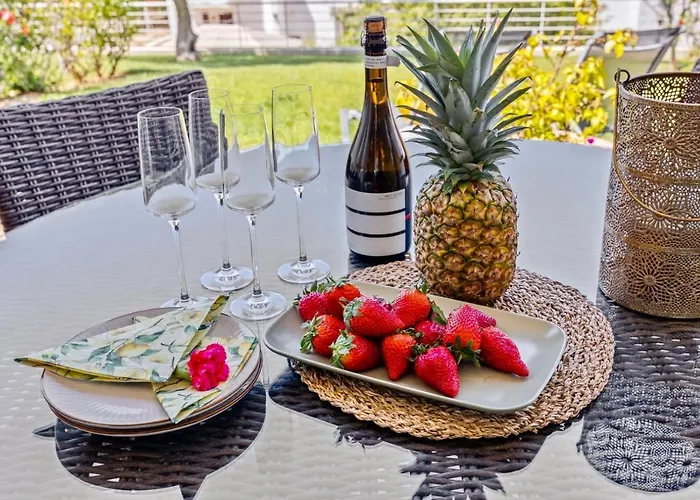 Luxury In Serene Location With Pool & Private Garden