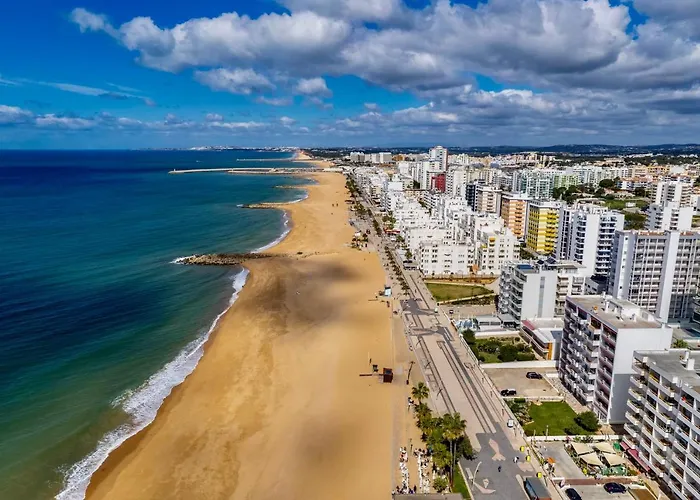 Luxury In Serene Location With Pool & Private Garden *