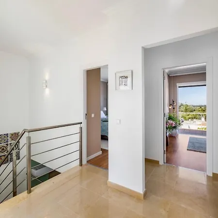 Casa de Férias Luxury In Serene Location With Pool & Private Garden Quarteira