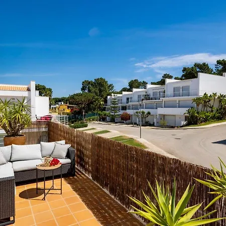 Dom wakacyjny Luxury In Serene Location With Pool & Private Garden *
