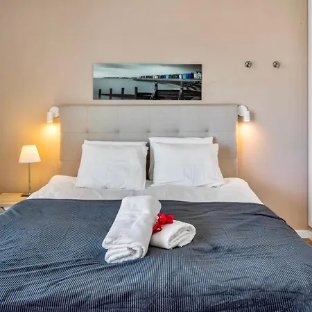 Dom wakacyjny Luxury In Serene Location With Pool & Private Garden Quarteira