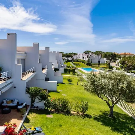Dom wakacyjny Luxury In Serene Location With Pool & Private Garden Quarteira