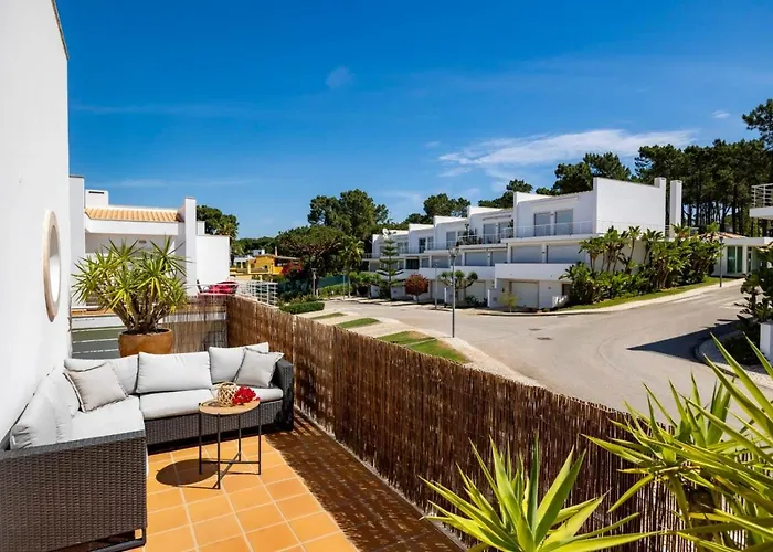 Vakantiehuis Luxury In Serene Location With Pool & Private Garden *