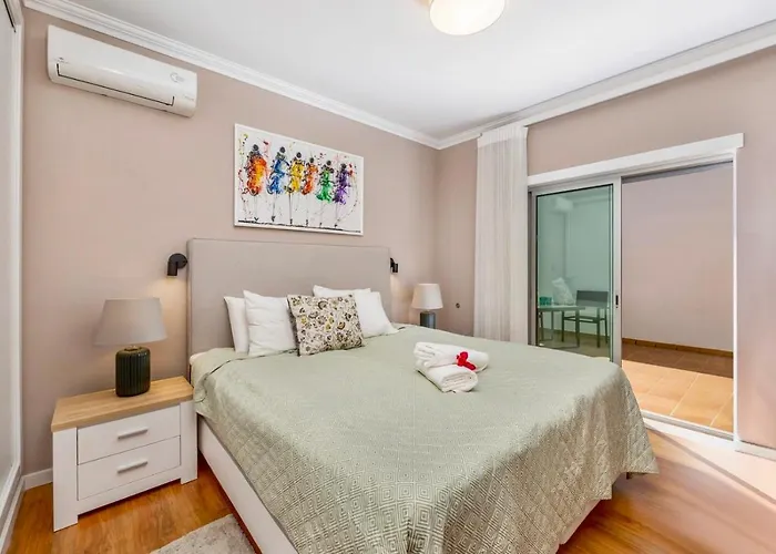 Luxury In Serene Location With Pool & Private Garden Quarteira