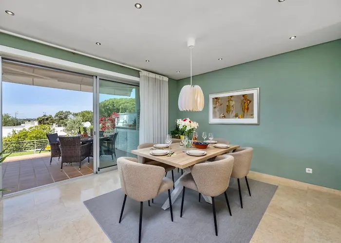 Vakantiehuis Luxury In Serene Location With Pool & Private Garden Quarteira
