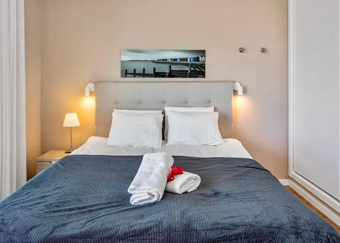 Vakantiehuis Luxury In Serene Location With Pool & Private Garden Quarteira