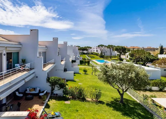 Vakantiehuis Luxury In Serene Location With Pool & Private Garden Quarteira
