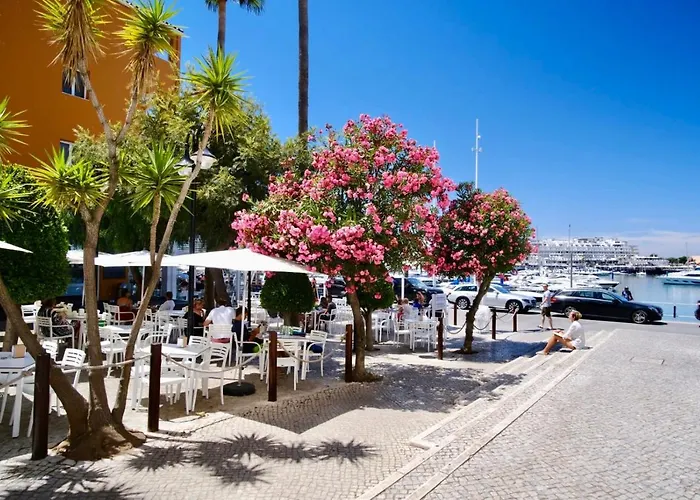 Vakantiehuis Luxury In Serene Location With Pool & Private Garden Quarteira