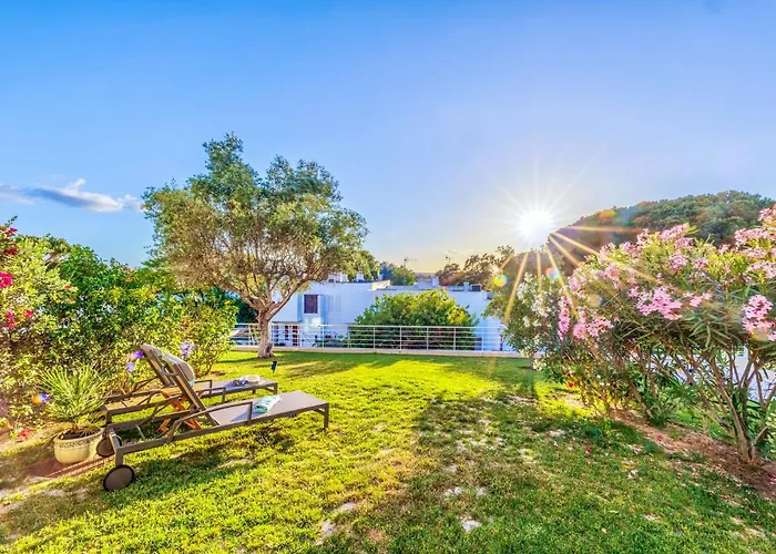 Luxury In Serene Location With Pool & Private Garden Vakantiehuis Quarteira