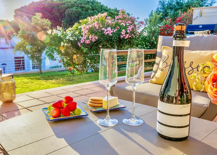 Luxury In Serene Location With Pool & Private Garden Quarteira